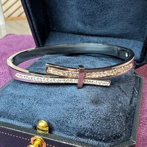 Elegant Silver Tone Women's Bangle Bracelet